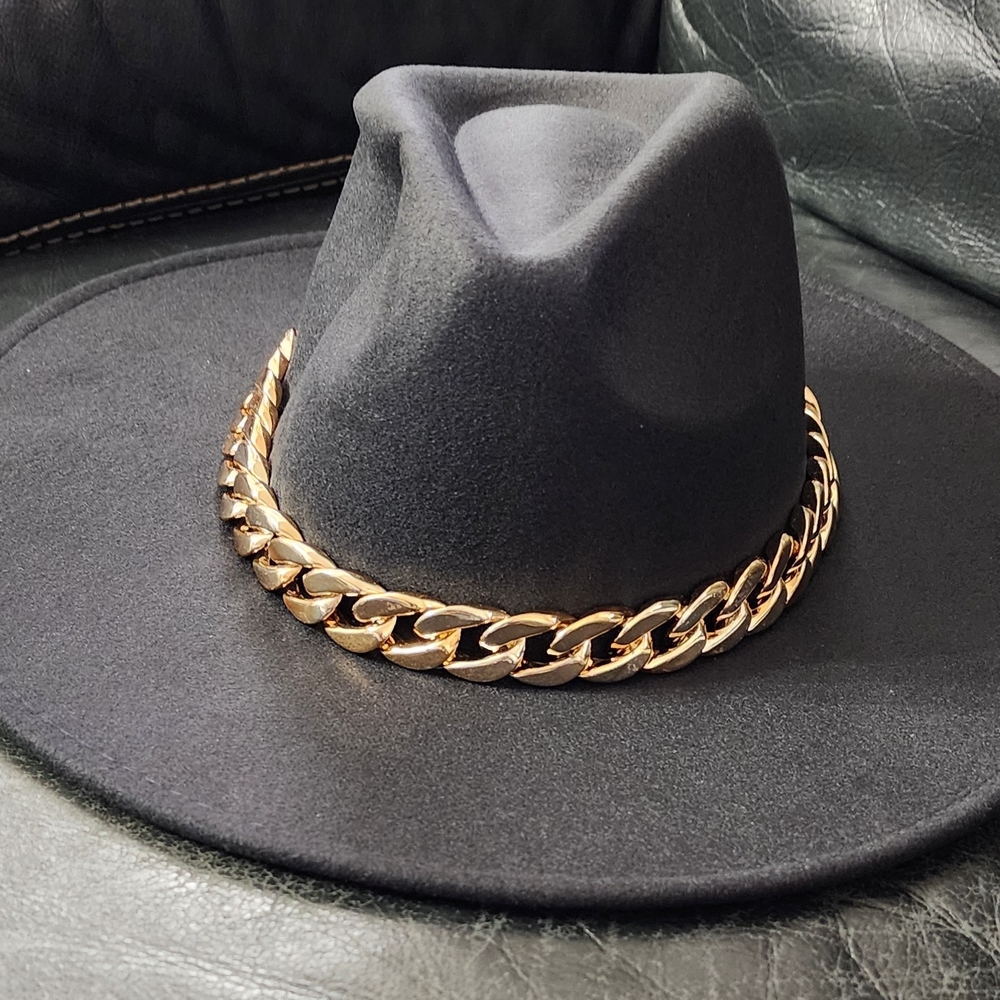 Buckle Black Hat with Gold Chain